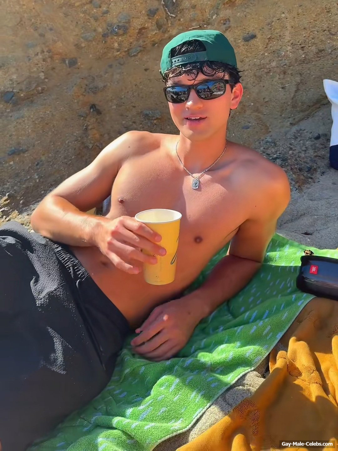 Charlie Bushnell Shirtless And Sexy Selfie Photos