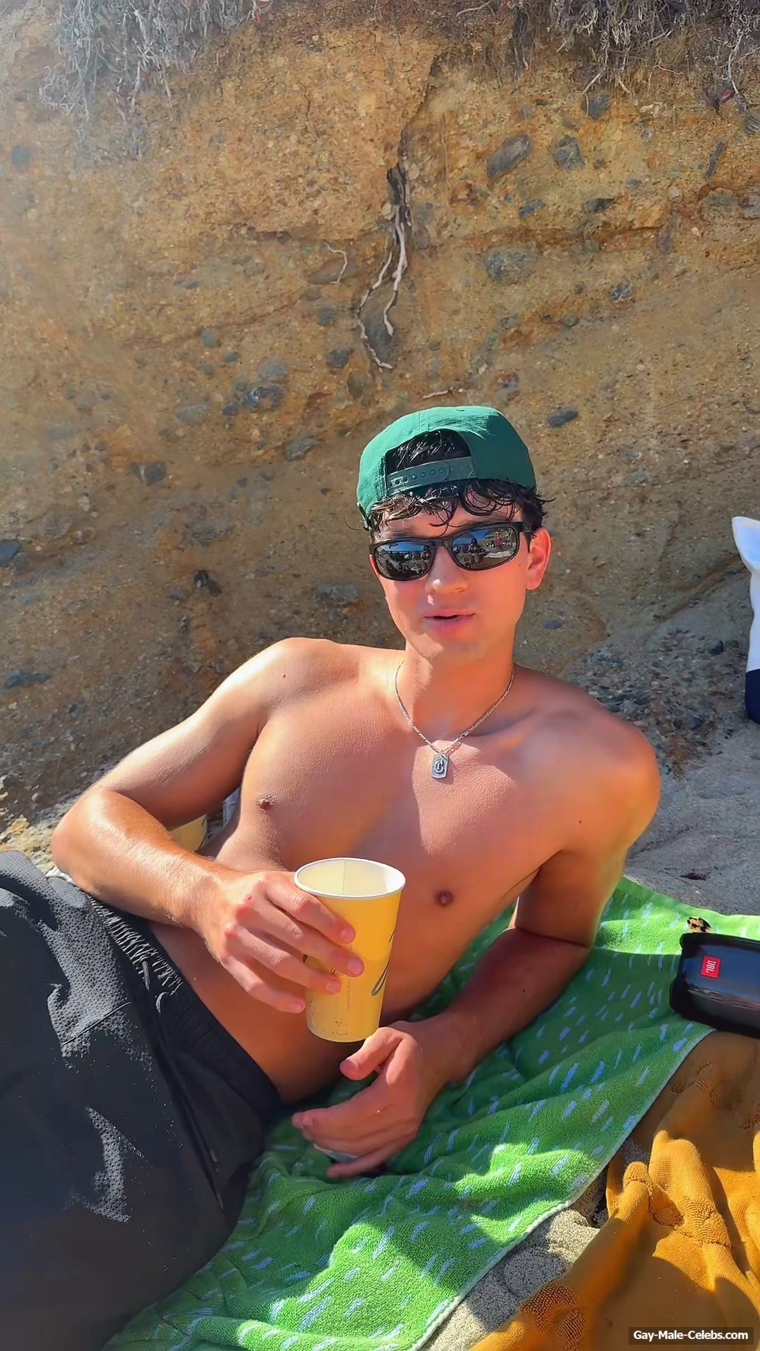 Charlie Bushnell Shirtless And Sexy Selfie Photos