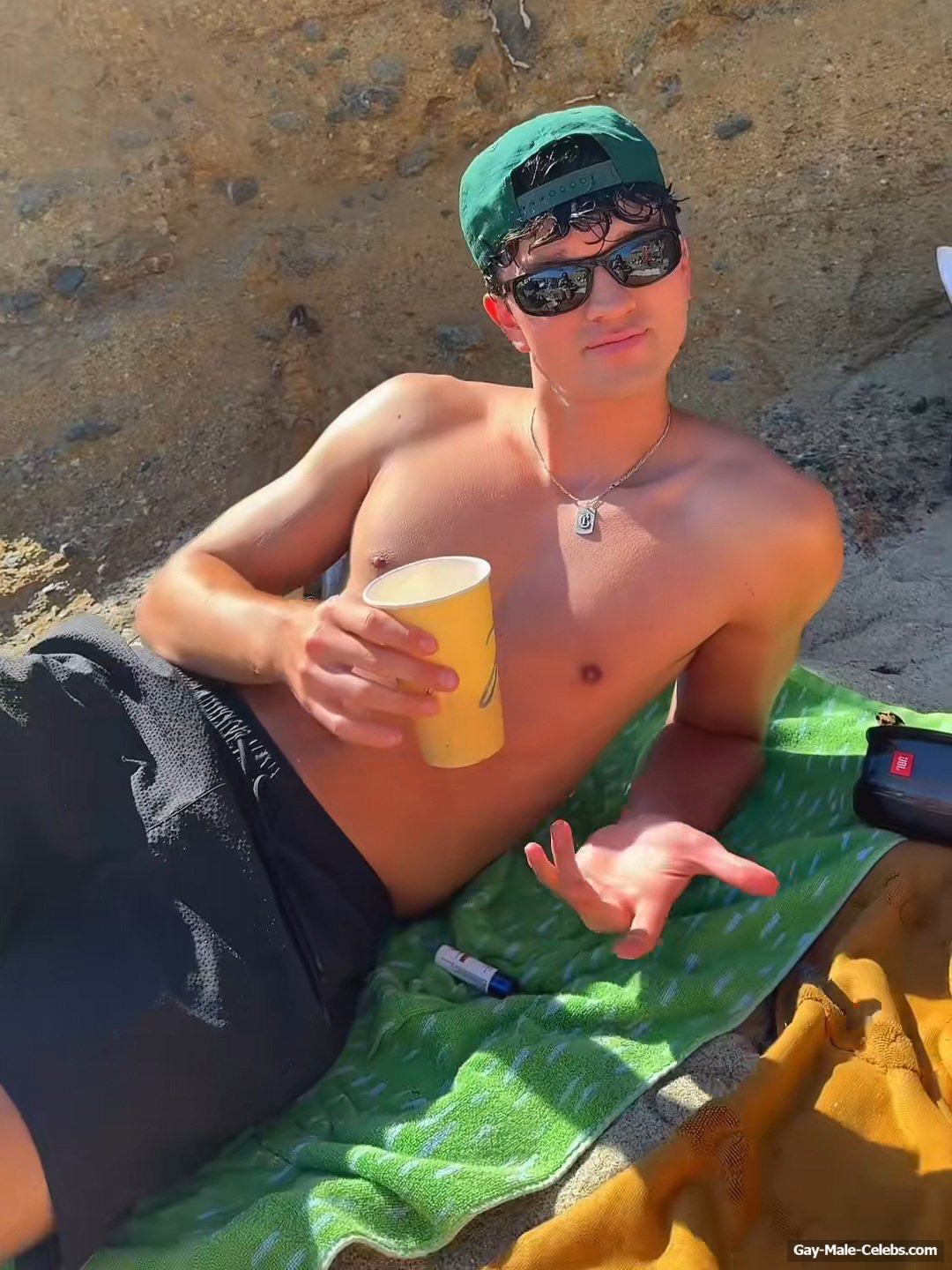 Charlie Bushnell Shirtless And Sexy Selfie Photos