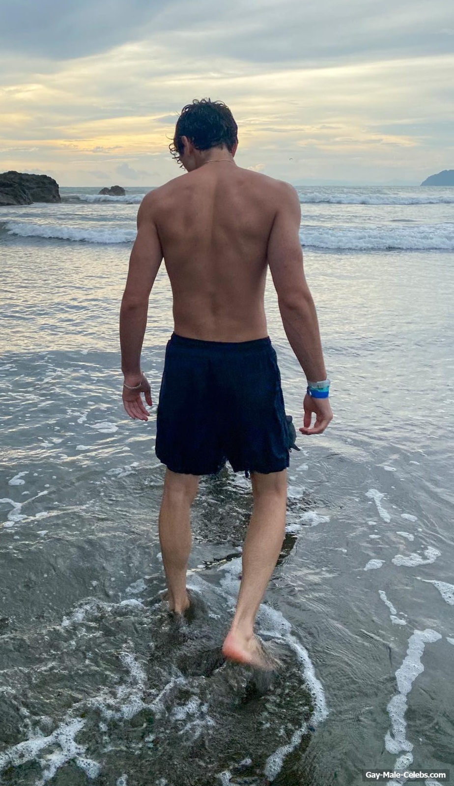 Charlie Bushnell Shirtless And Sexy Selfie Photos