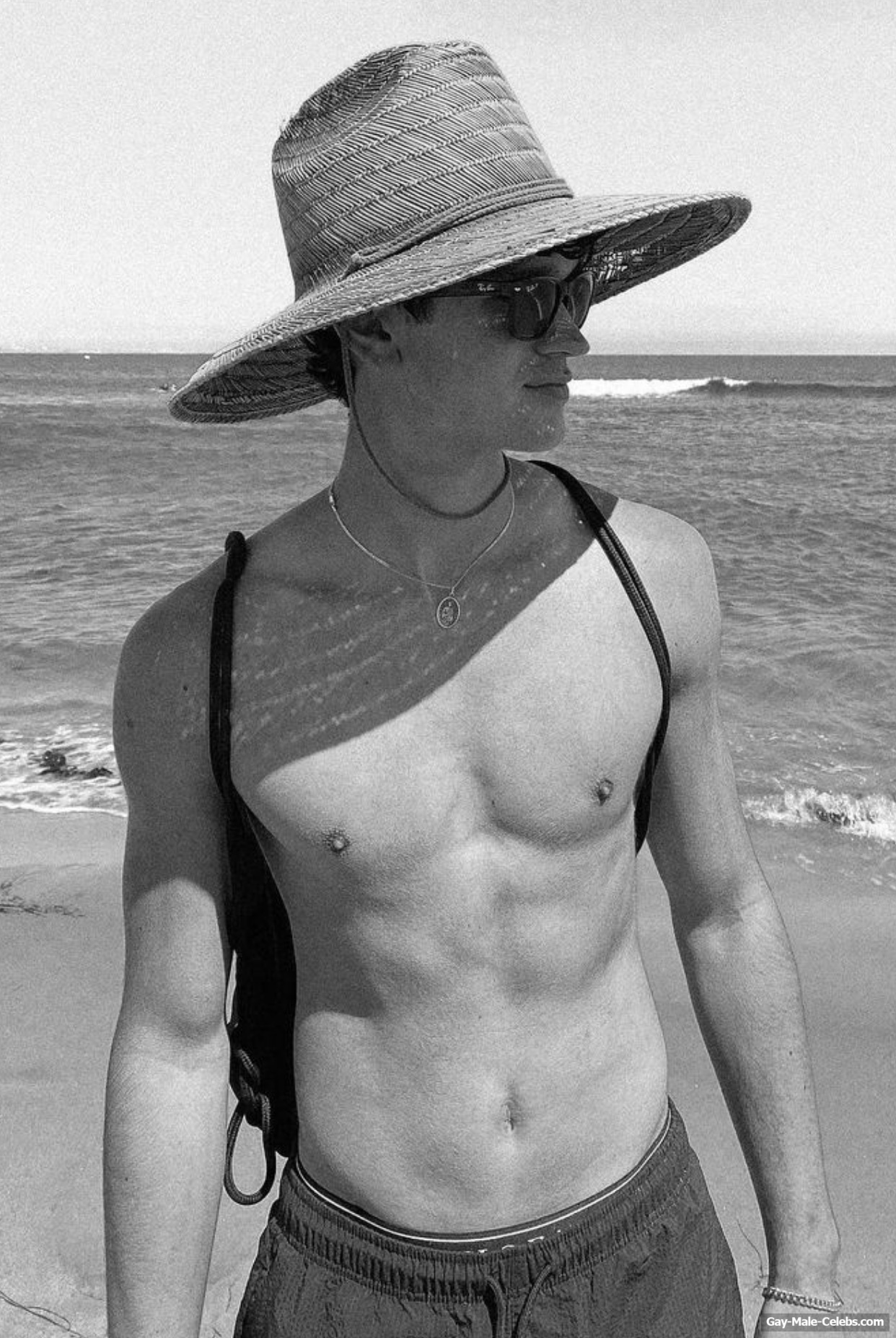 Charlie Bushnell Shirtless And Sexy Selfie Photos