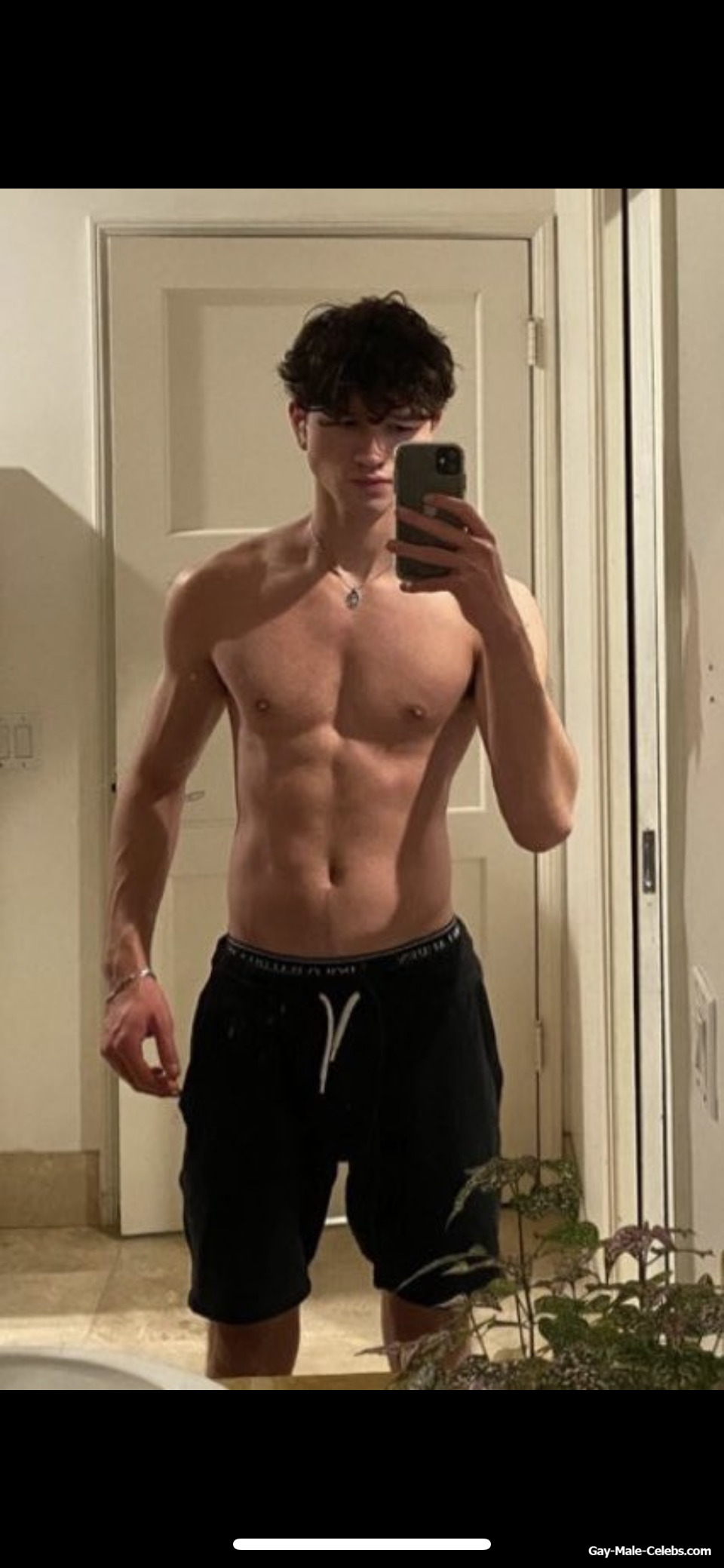 Charlie Bushnell Shirtless And Sexy Selfie Photos