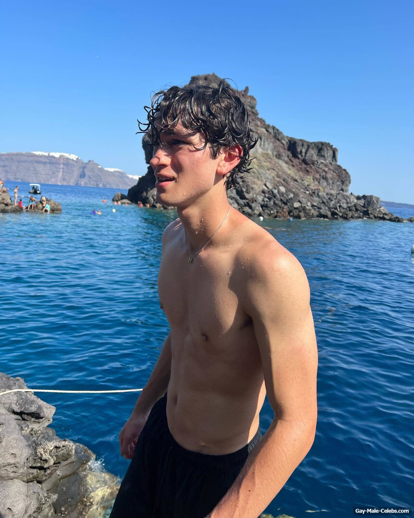 Charlie Bushnell Shirtless And Sexy Selfie Photos