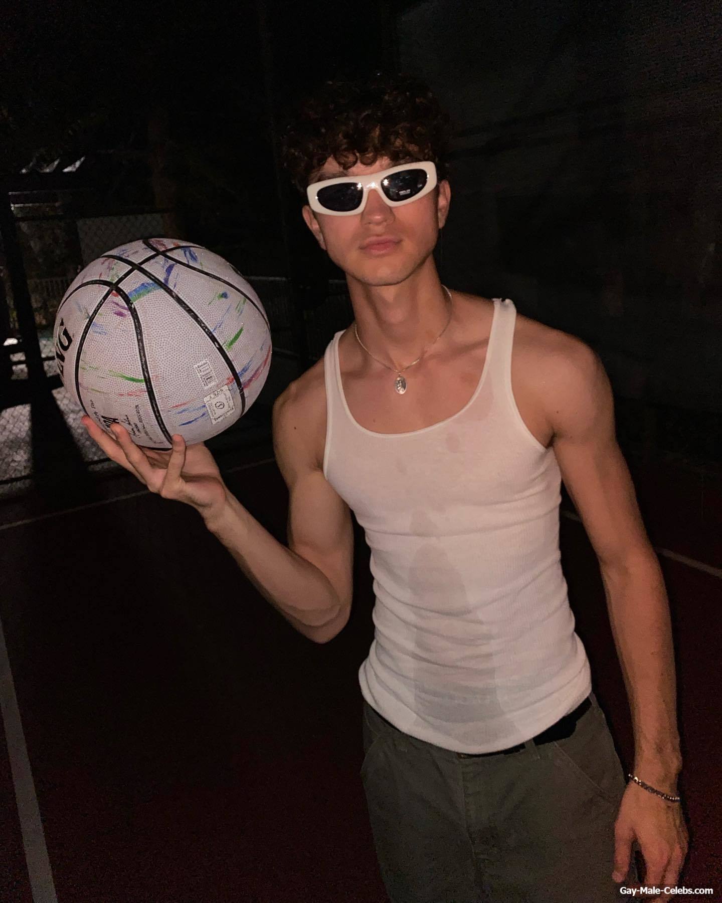 Charlie Bushnell Shirtless And Sexy Selfie Photos