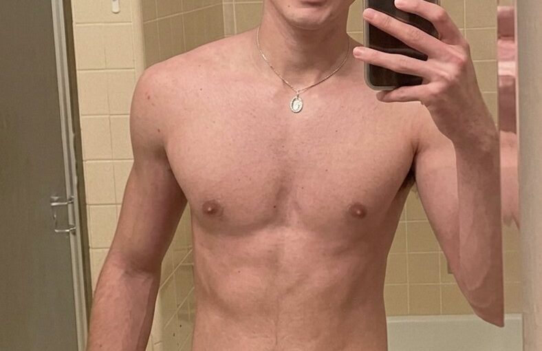 Charlie Bushnell Shirtless And Sexy Selfie Photos