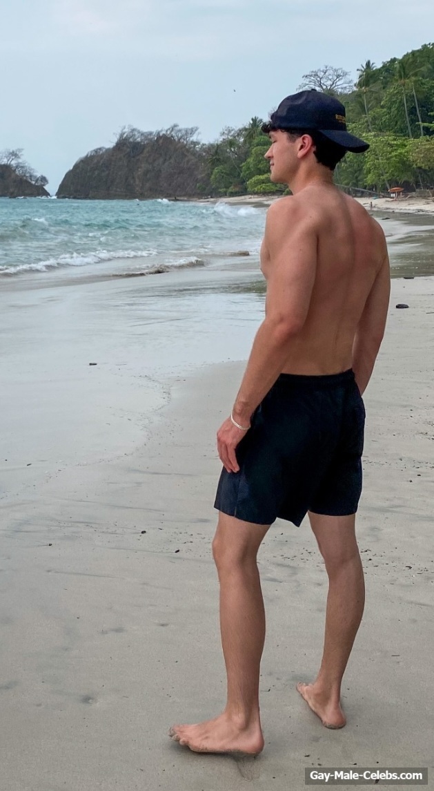Charlie Bushnell Shirtless And Sexy Selfie Photos