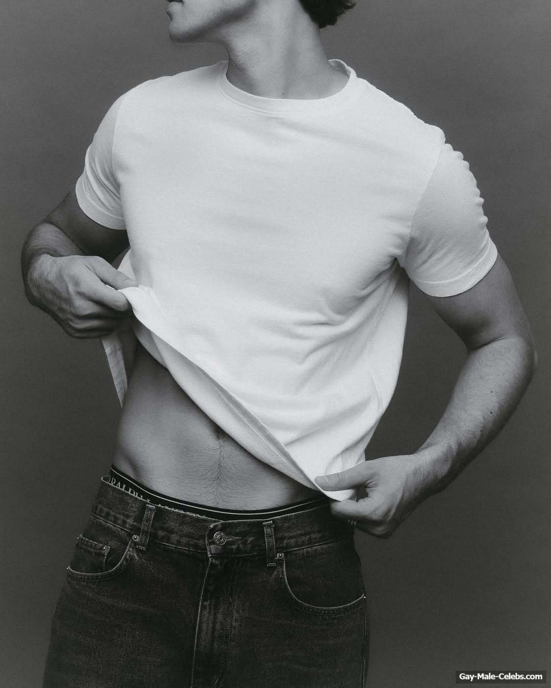 Charlie Bushnell Shirtless And Sexy Selfie Photos