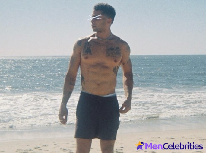 Mason Gooding nude and dick bulge photos