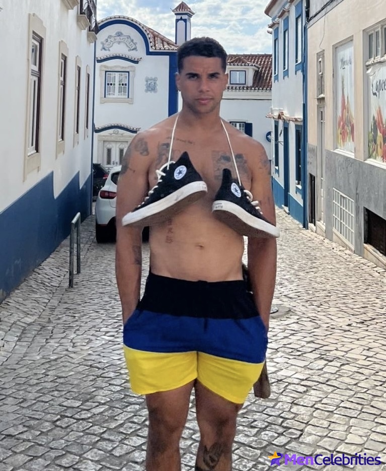 Mason Gooding nude and dick bulge photos