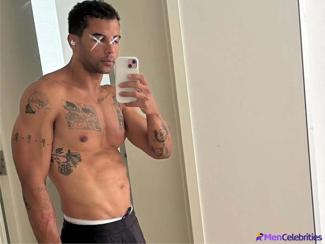 Mason Gooding nude and dick bulge photos