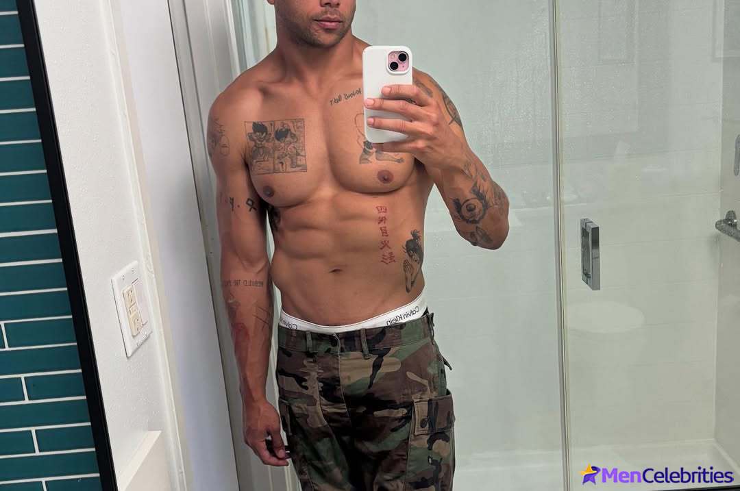 Mason Gooding nude and dick bulge photos