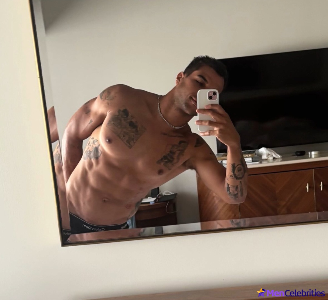 Mason Gooding nude and dick bulge photos