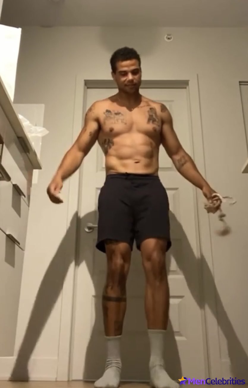 Mason Gooding nude and dick bulge photos