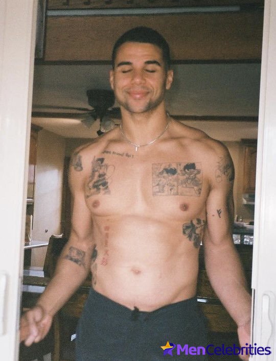 Mason Gooding nude and dick bulge photos