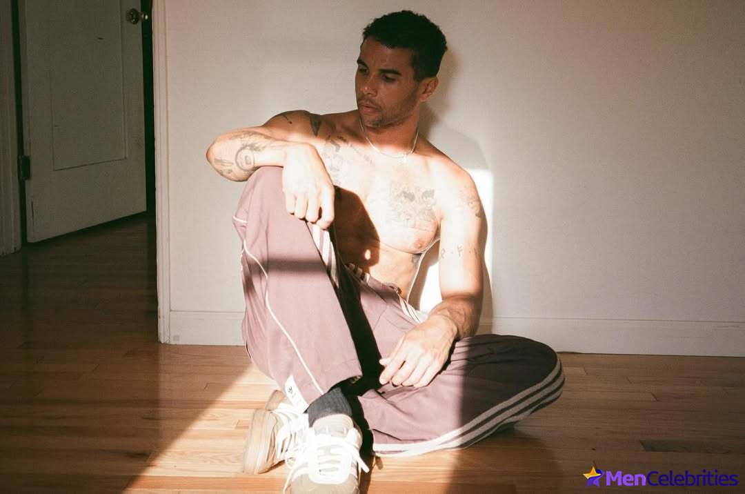 Mason Gooding nude and dick bulge photos
