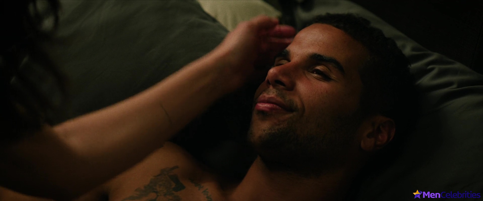 Mason Gooding shirtless in Under Fire