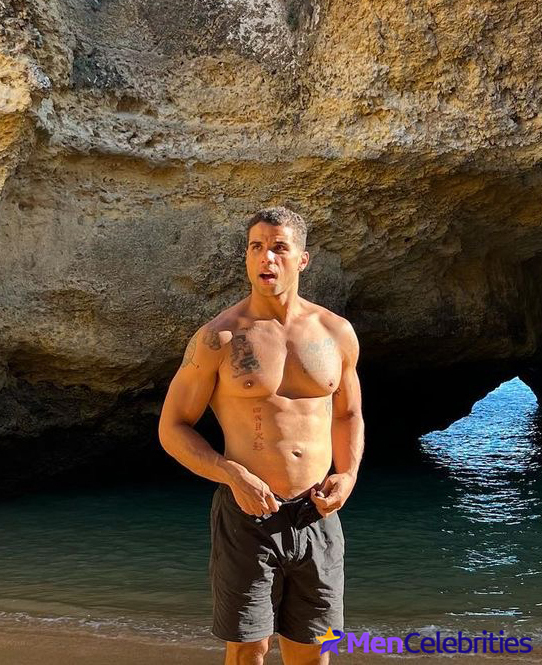 Mason Gooding nude and dick bulge photos