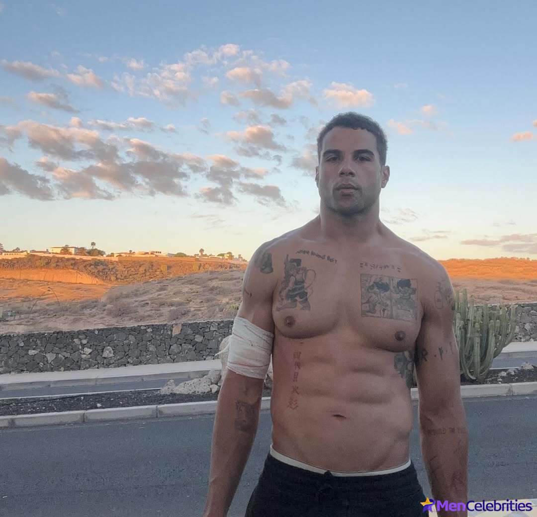 Mason Gooding nude and dick bulge photos
