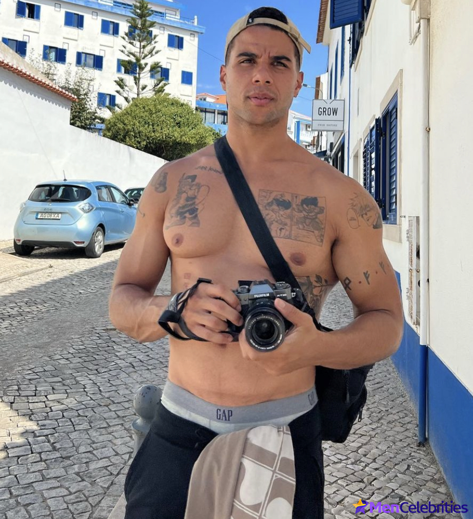 Mason Gooding nude and dick bulge photos