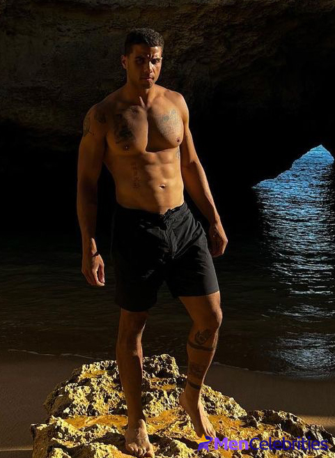 Mason Gooding nude and dick bulge photos