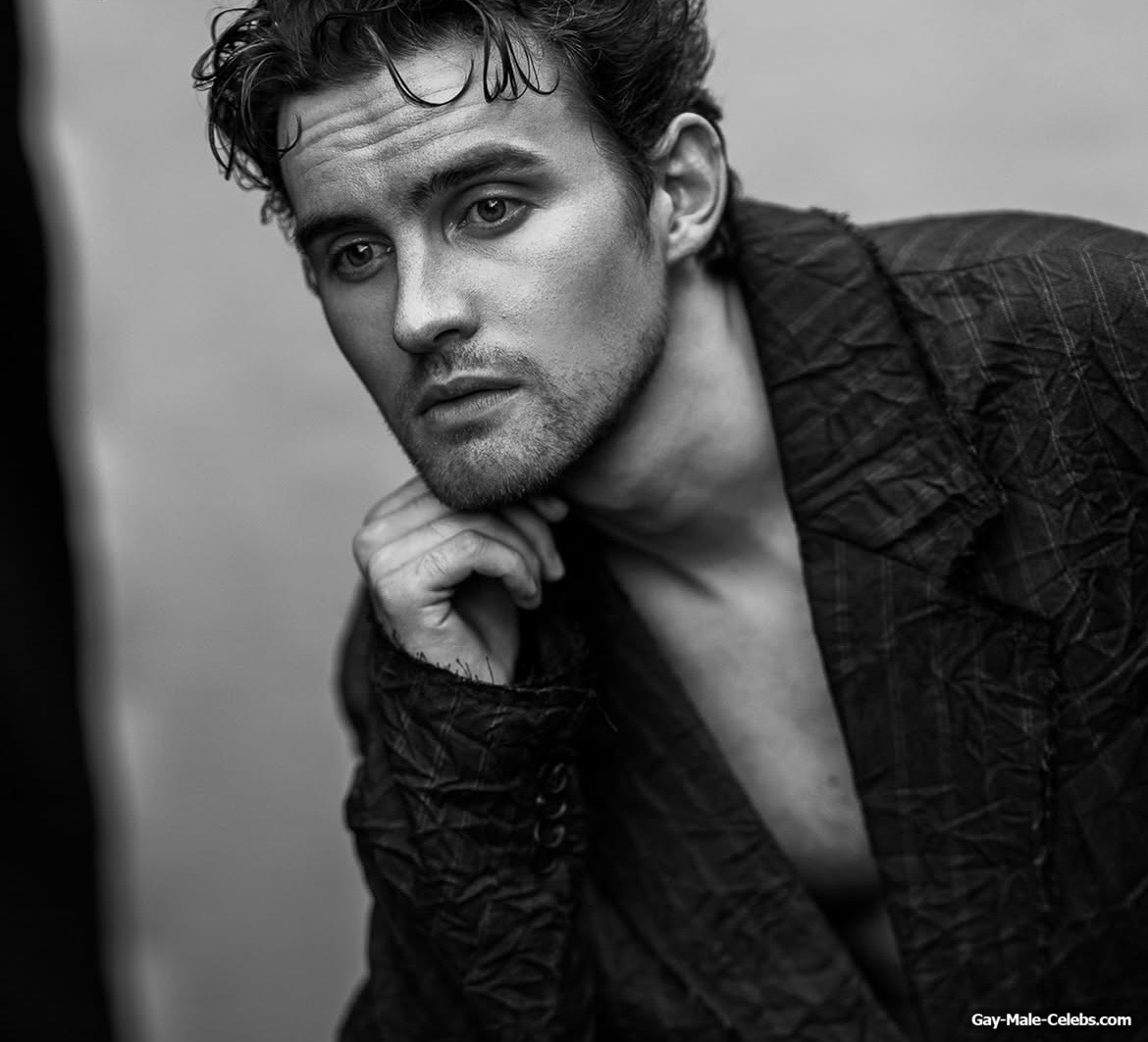 Michael Johnston shirtless and sexy photos