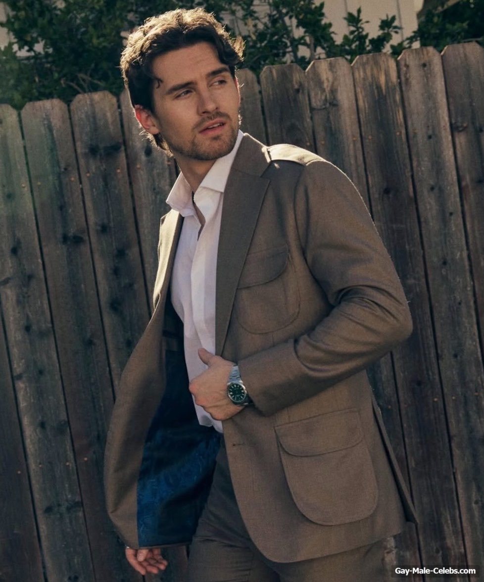 Michael Johnston shirtless and sexy photos