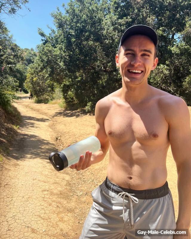 Michael Johnston shirtless and sexy photos