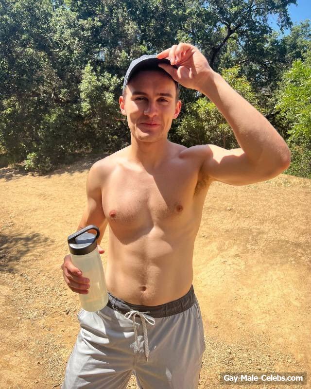 Michael Johnston shirtless and sexy photos