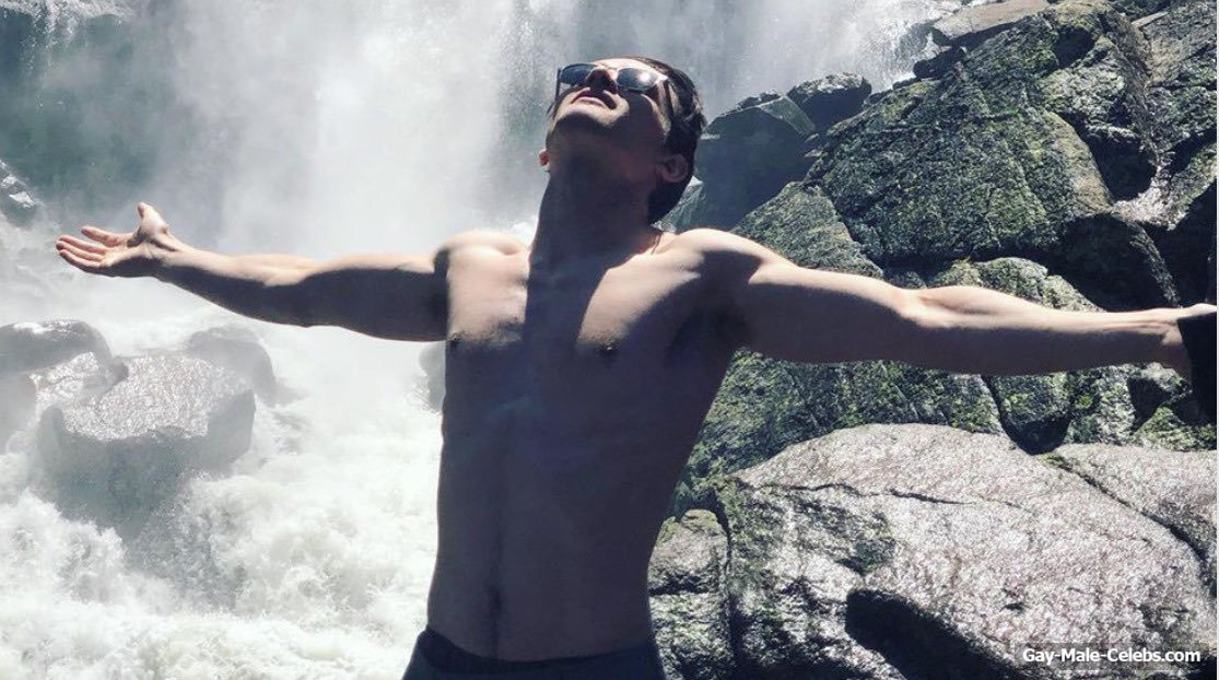 Michael Johnston shirtless and sexy photos