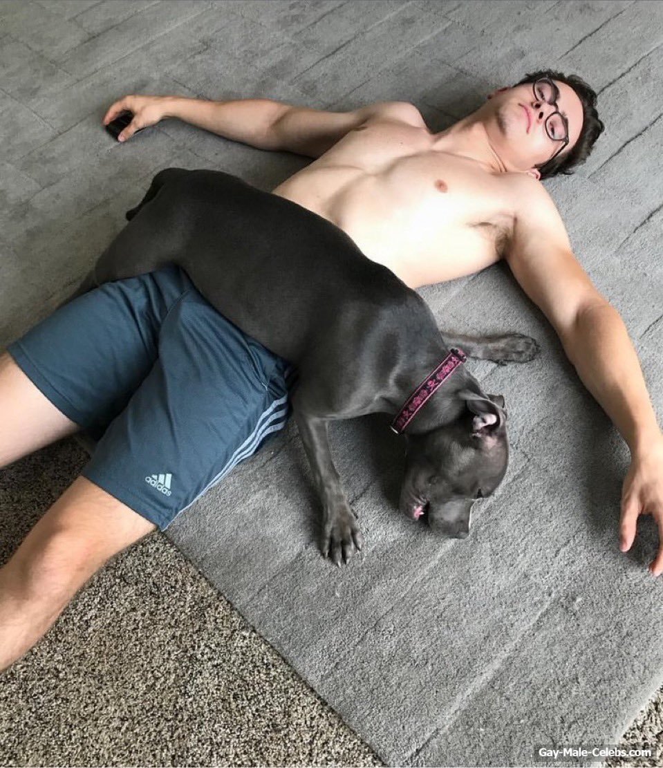 Michael Johnston shirtless and sexy photos