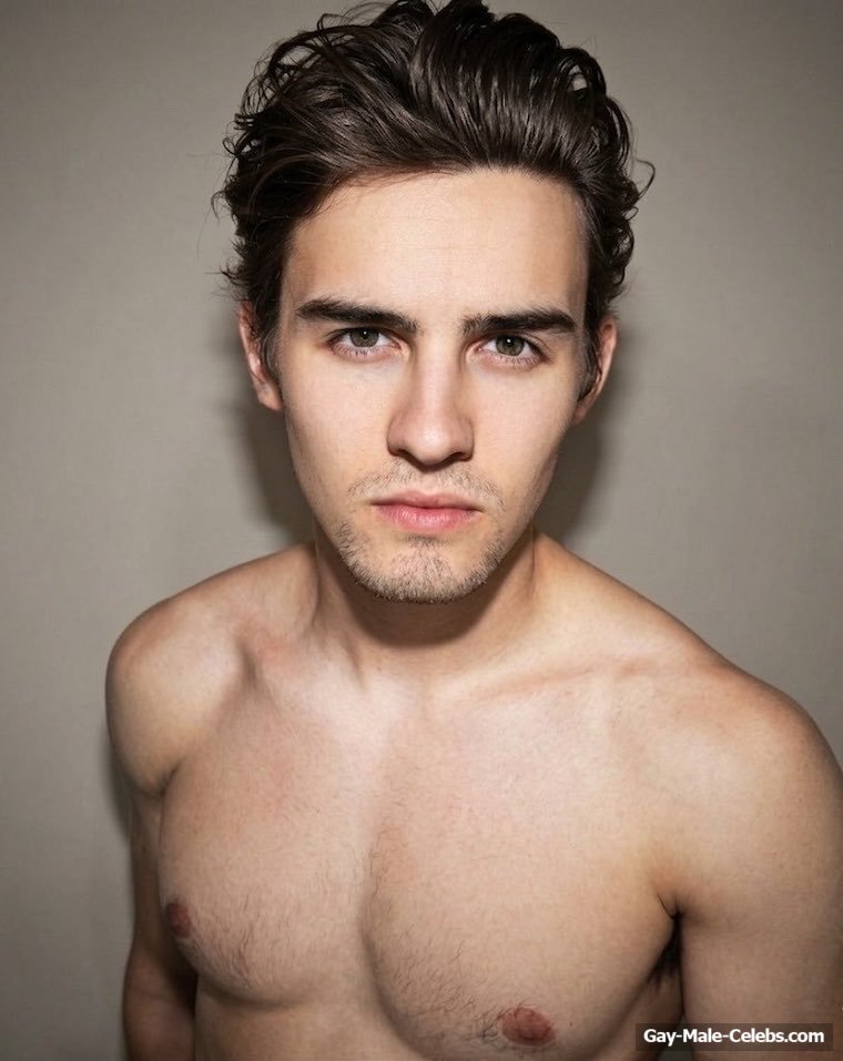 Michael Johnston shirtless and sexy photos