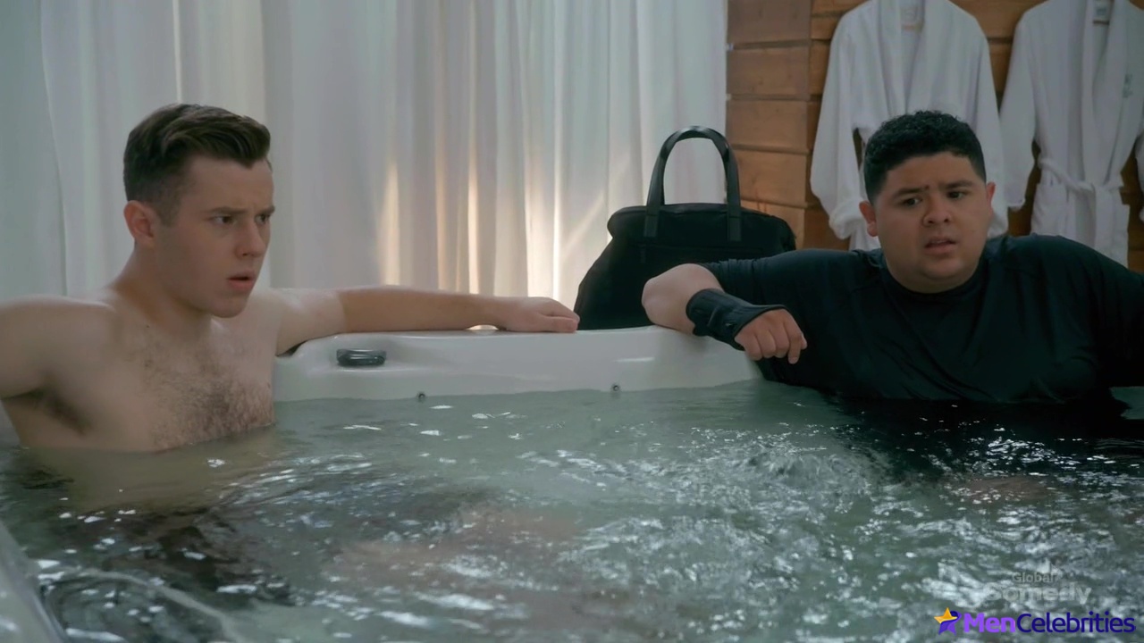 Nolan Gould shirtless in Modern Family 11-10 The Prescott