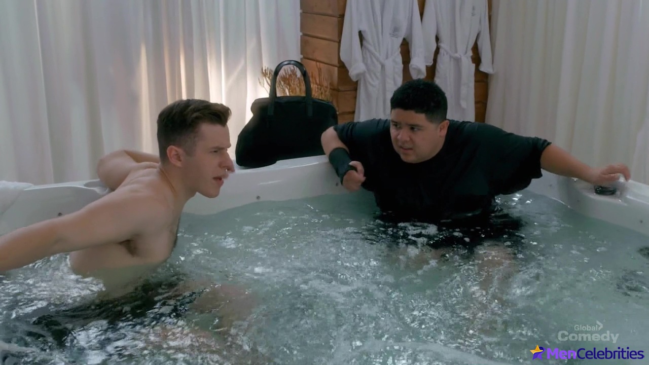 Nolan Gould shirtless in Modern Family 11-10 The Prescott