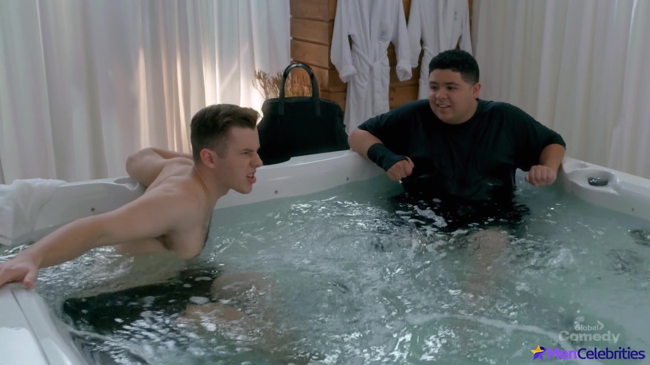 Nolan Gould shirtless in Modern Family 11-10 The Prescott