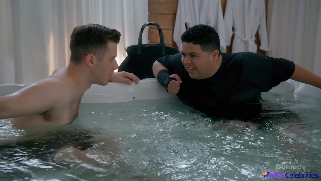 Nolan Gould shirtless in Modern Family 11-10 The Prescott