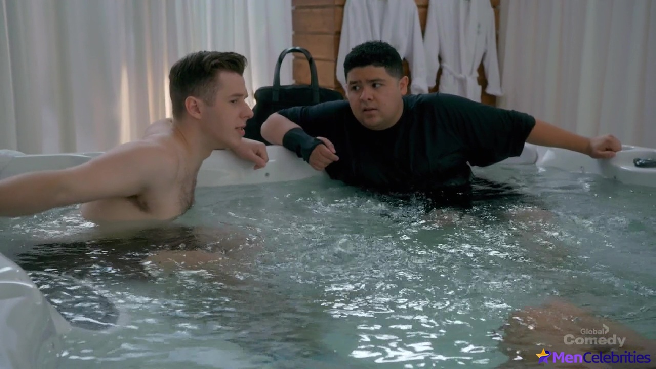 Nolan Gould shirtless in Modern Family 11-10 The Prescott