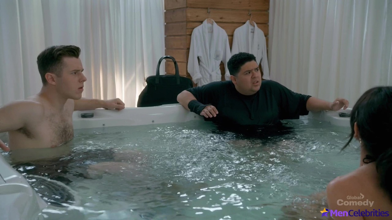 Nolan Gould shirtless in Modern Family 11-10 The Prescott