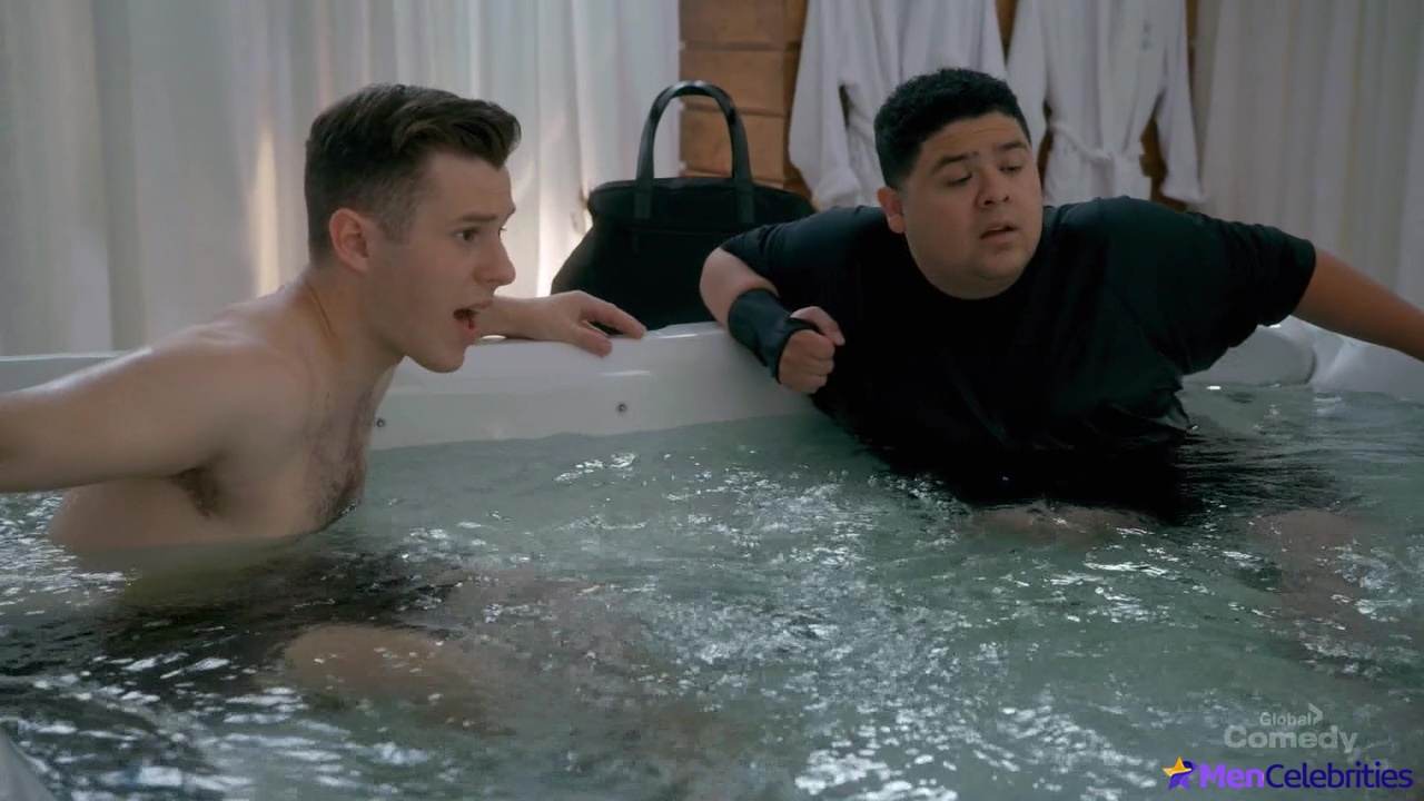 Nolan Gould shirtless in Modern Family 11-10 The Prescott