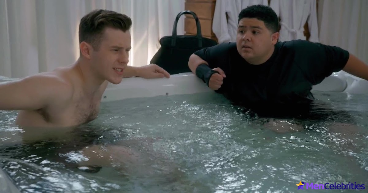 Nolan Gould shirtless in Modern Family 11-10 The Prescott