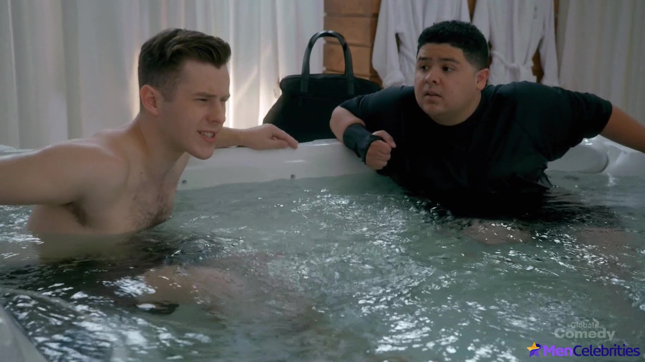 Nolan Gould shirtless in Modern Family 11-10 The Prescott