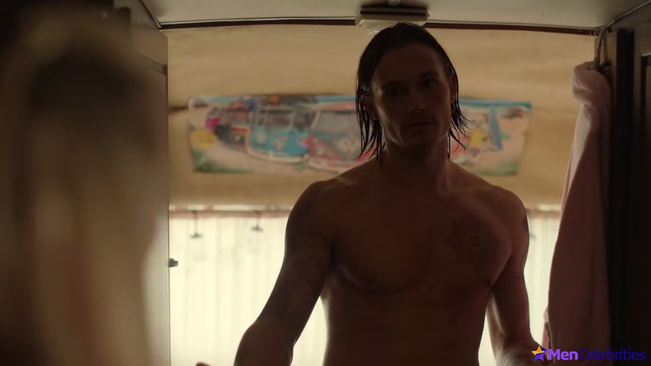 Tom Stevens nude and cock bulge scenes in Moonshine