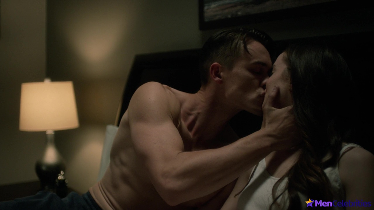 Tom Stevens nudes in Wayward Pines