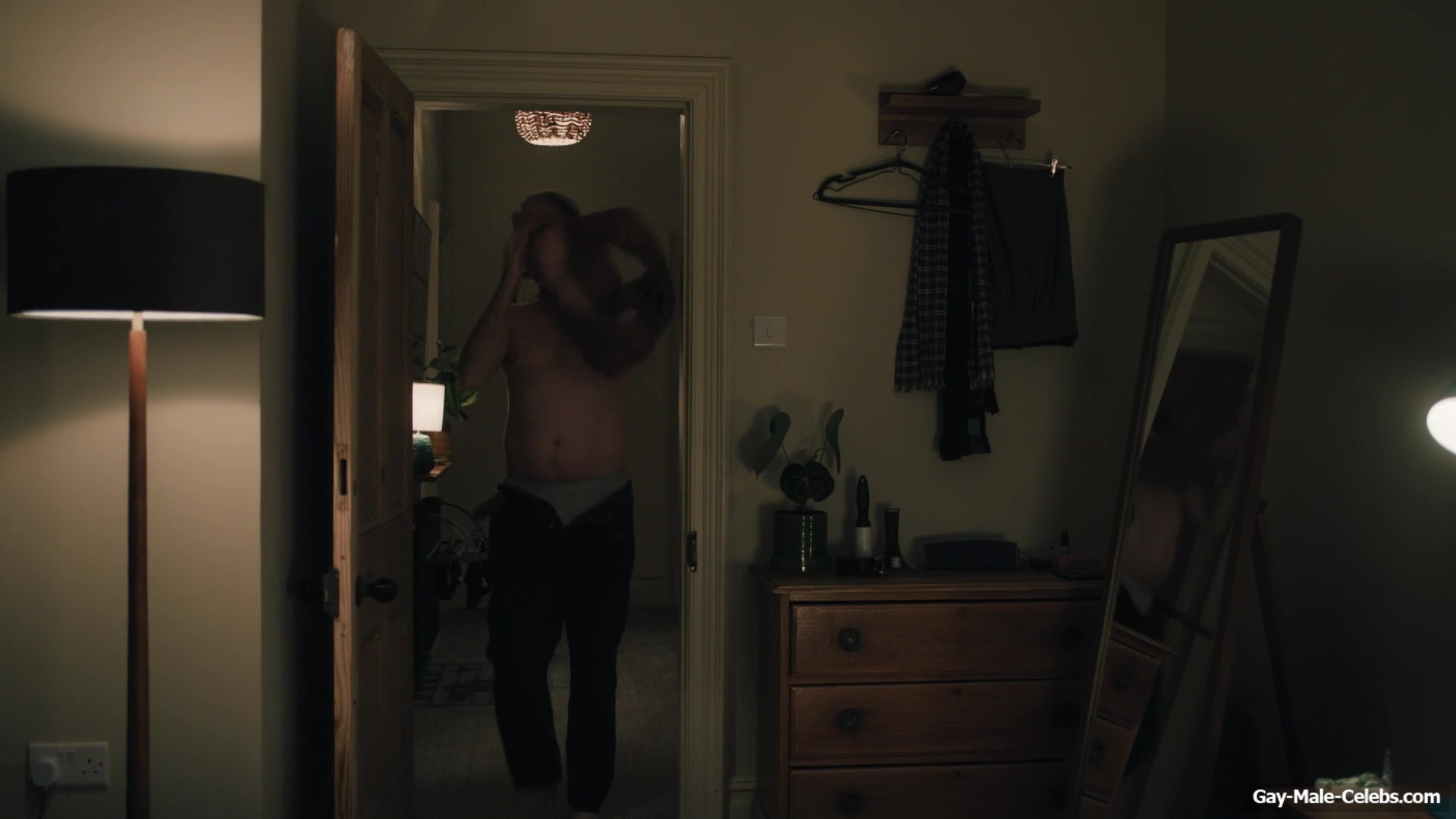 Alan Cumming Jerk Off and Dick Bulge Scenes in Tip Toe