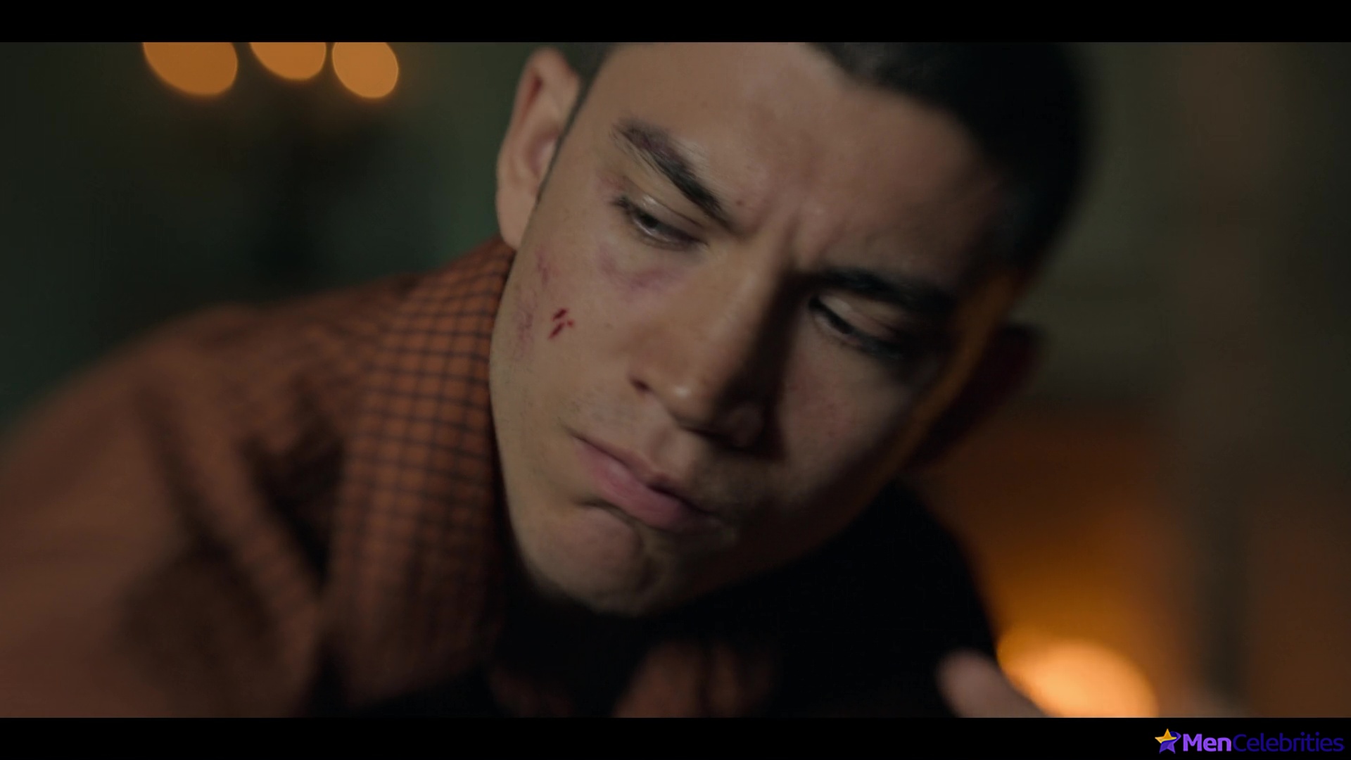 Archie Renaux shirtless scenes in Shadow And Bone