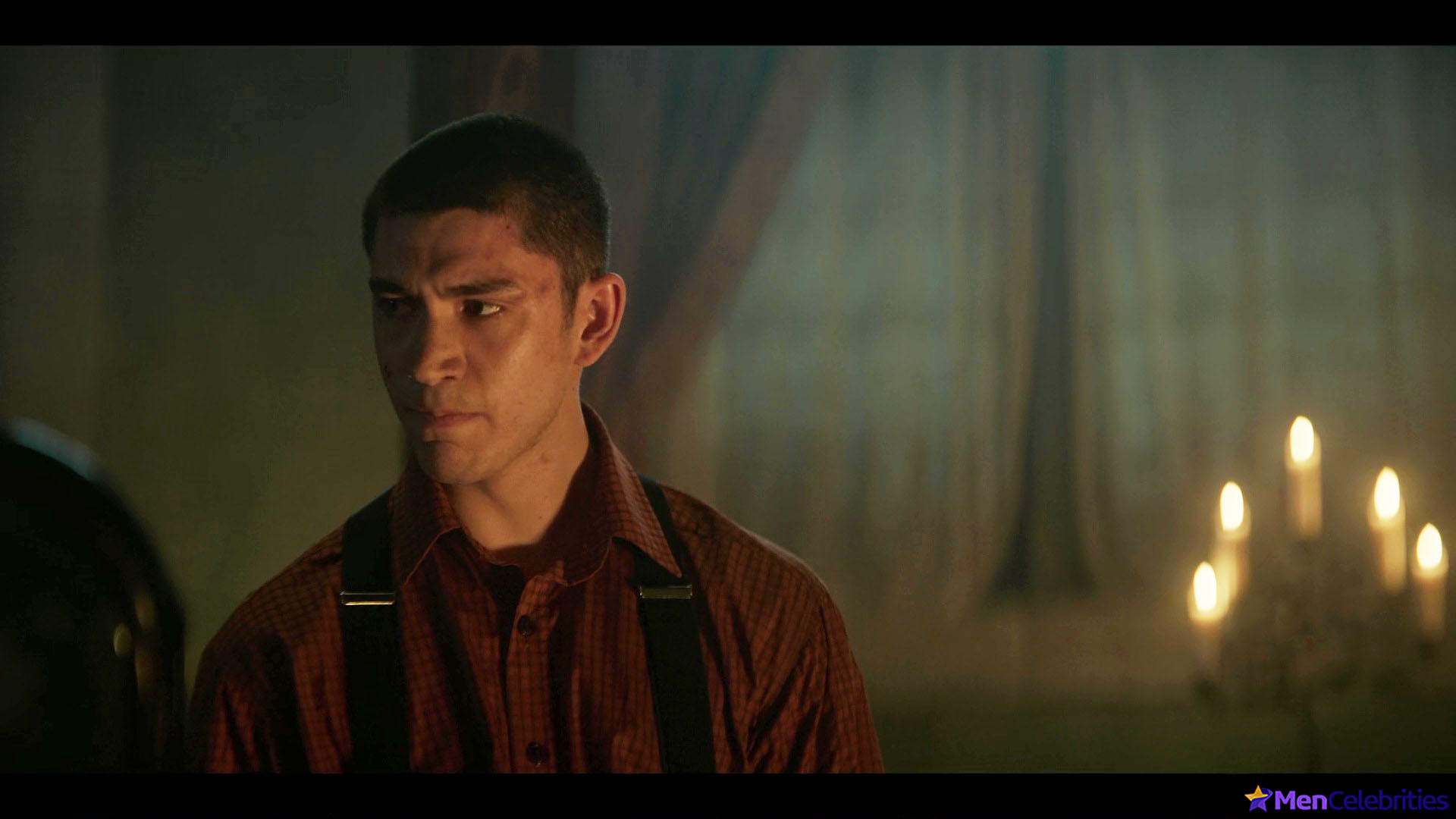 Archie Renaux shirtless scenes in Shadow And Bone