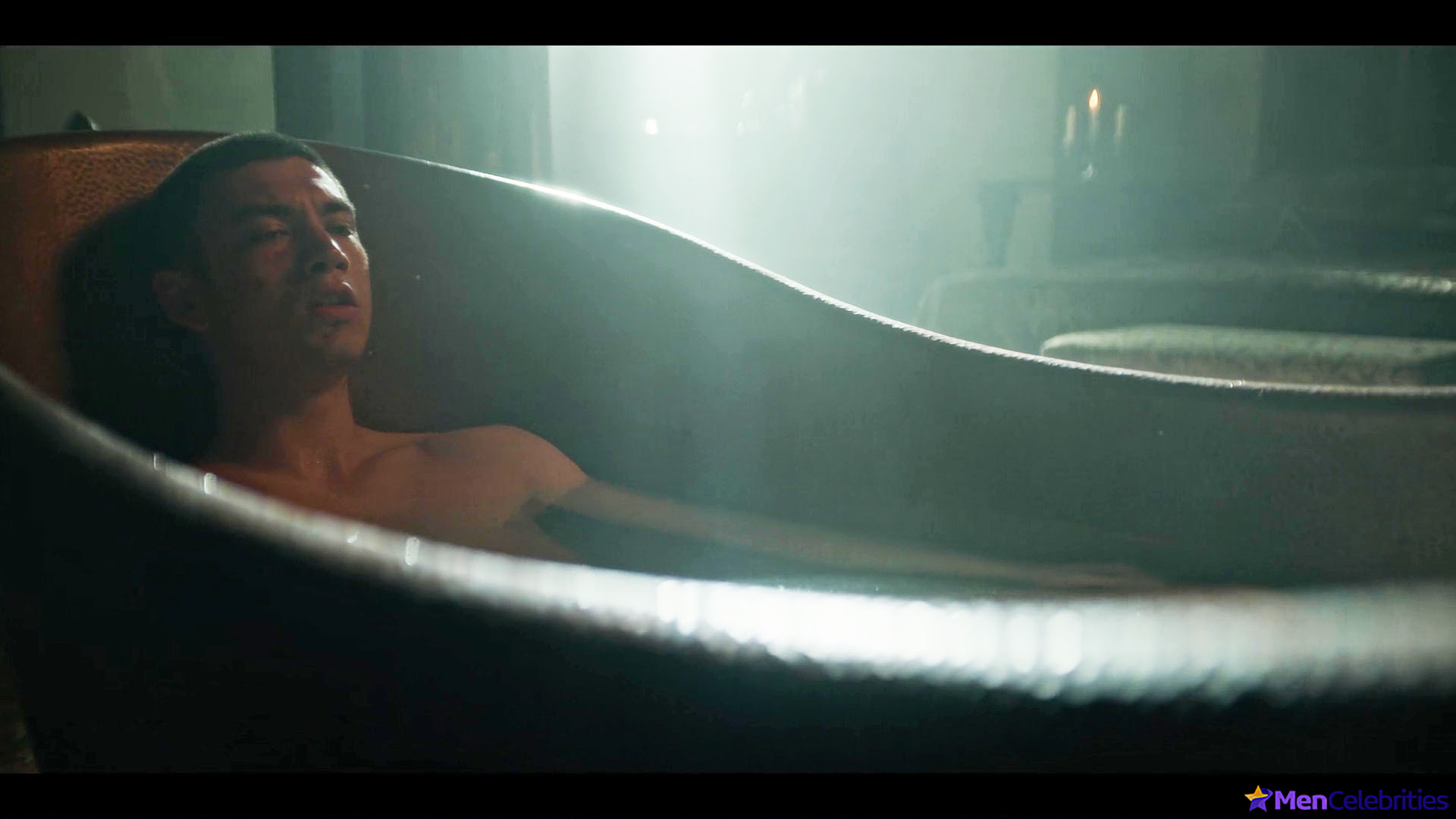 Archie Renaux shirtless scenes in Shadow And Bone