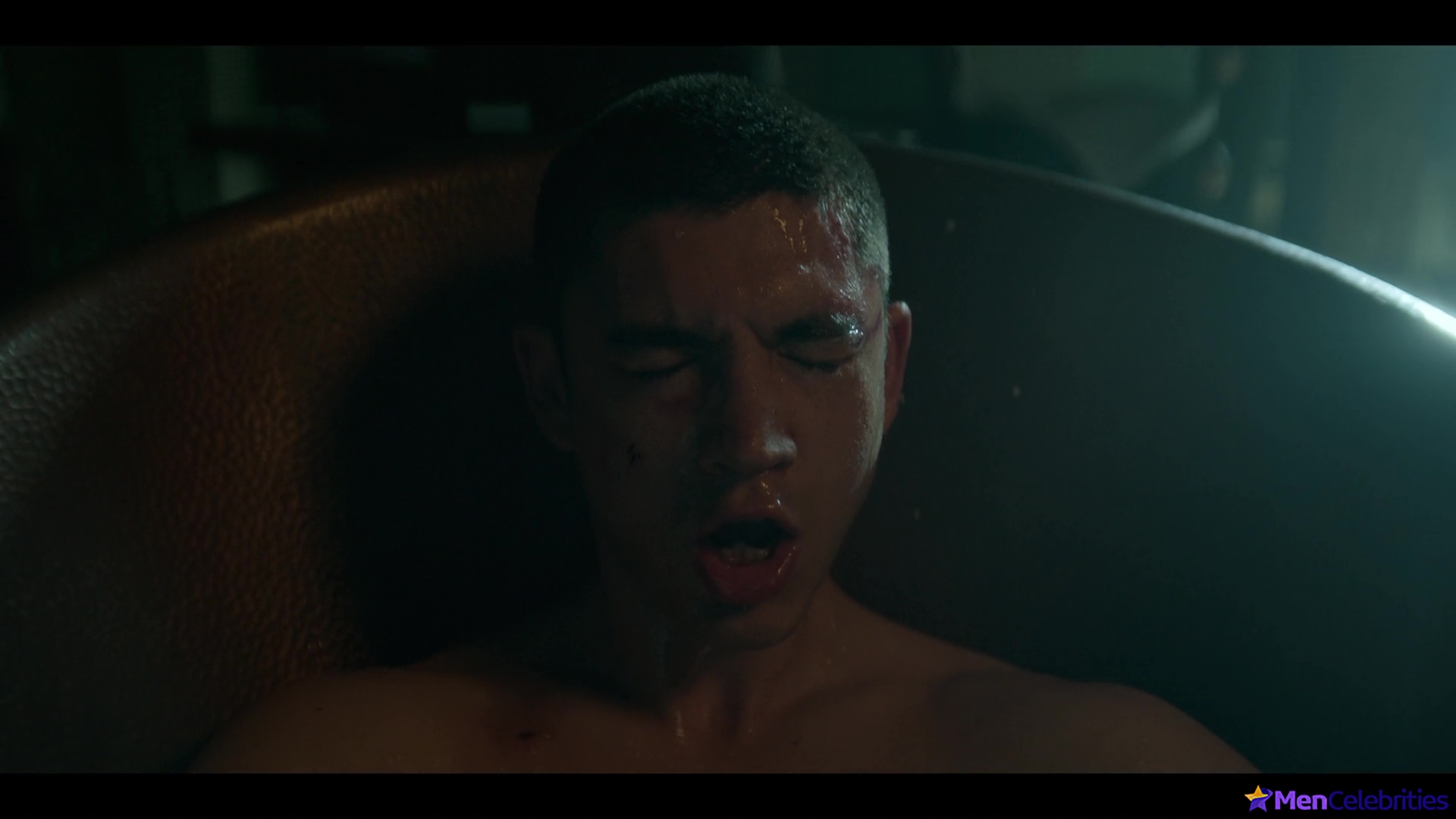 Archie Renaux shirtless scenes in Shadow And Bone