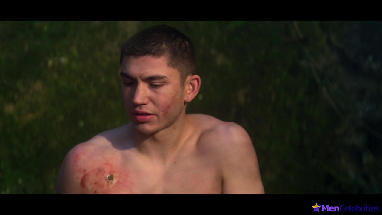 Archie Renaux shirtless scenes in Shadow And Bone
