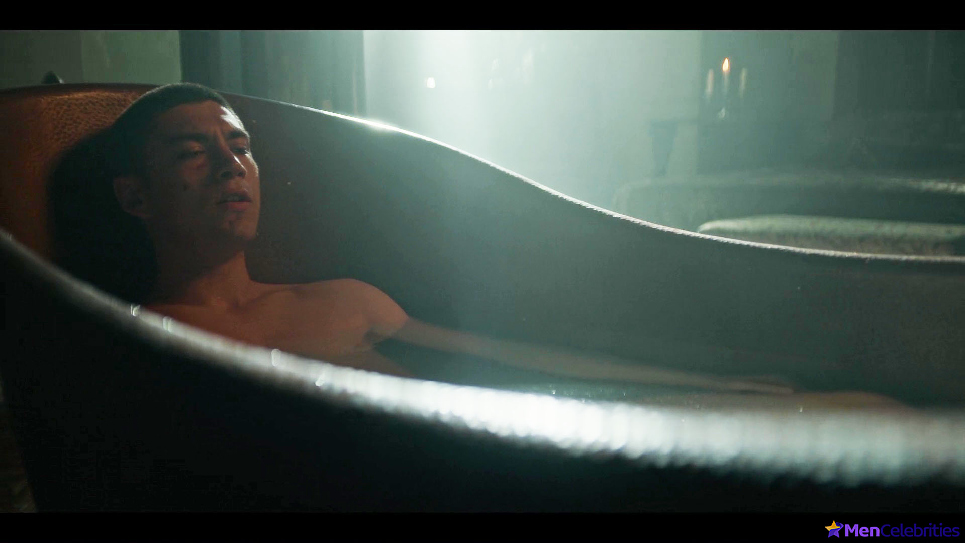Archie Renaux shirtless scenes in Shadow And Bone