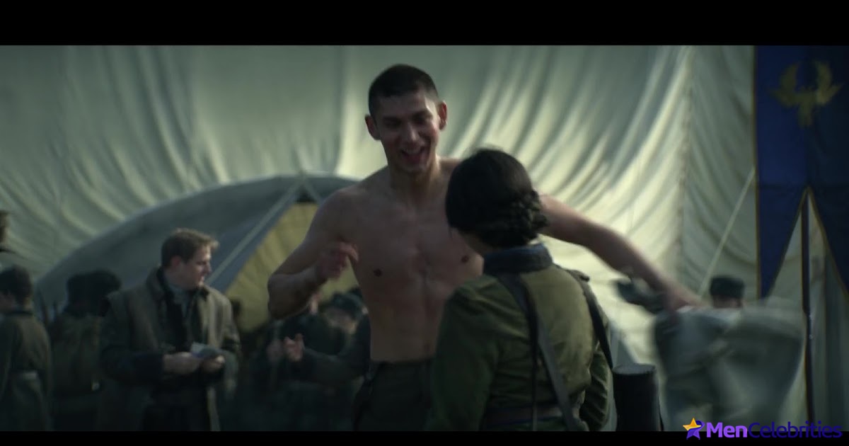 Archie Renaux shirtless scenes in Shadow And Bone